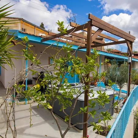 The Almond House Traditional Mountain Retreat With Orchard Views Holiday home Limnatis