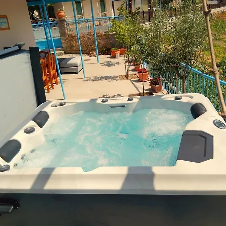 The Almond Mountain Holiday home