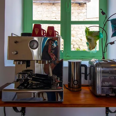 Дом отдыха The Almond House Traditional Mountain Retreat With Orchard Views Limnatis