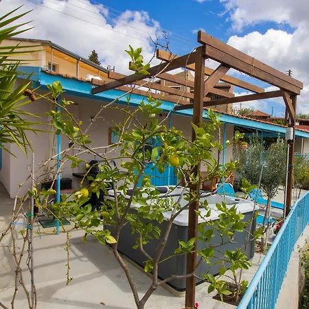 The Almond House Traditional Mountain Retreat With Orchard Views Дом отдыха *