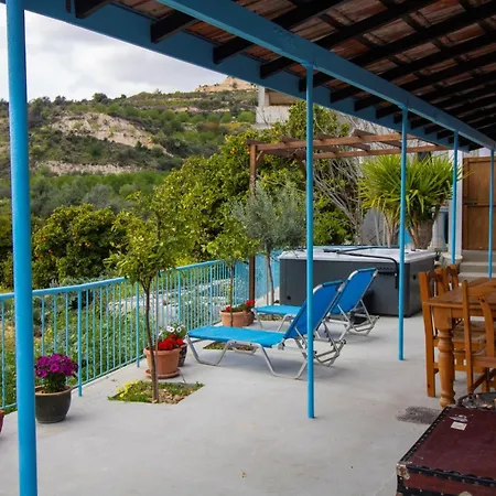 The Almond House Traditional Mountain Retreat With Orchard Views Дом отдыха Limnatis