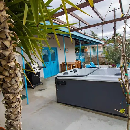 Дом отдыха The Almond House Traditional Mountain Retreat With Orchard Views Limnatis