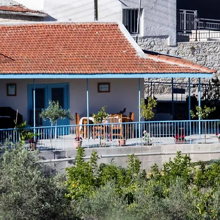 The Almond House Traditional Mountain Retreat With Orchard Views *