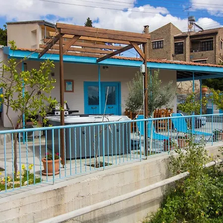 The Almond House Traditional Mountain Retreat With Orchard Views Дом отдыха Limnatis