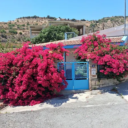 Дом отдыха The Almond House Traditional Mountain Retreat With Orchard Views *
