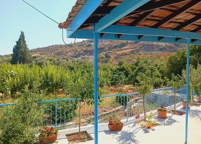 The Almond Mountain בית נופש